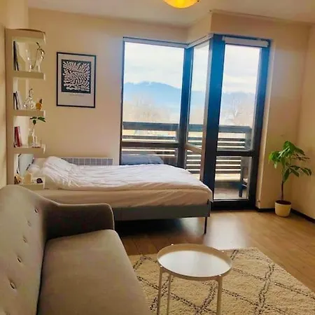 Апартаменти Minimalist Design Studio With Beautiful View *